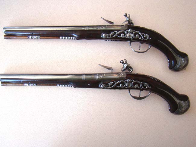 A large and impressive pair of French Holster pistols circa 1685 — image 2